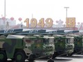Mẫu tên lửa siêu thanh DF-17 của Trung Quốc trong một cuộc diễu binh (Ảnh: National Interest)