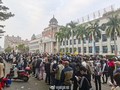Người dân xếp hàng đi xét nghiệm COVID-19 ở Đông Hưng, Quảng Tây, Trung Quốc (Ảnh: Weibo)