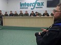 Các binh sĩ Nga bị Ukraine bắt làm tù binh trong một cuộc họp báo (Ảnh: AFP)