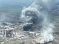 Cột khói lớn bốc lên từ nhà máy theo Azovstal, thành phố Mariupol, Ukraine (Ảnh: Reuters)