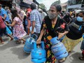 Người dân Sri Lanka phải sống trong cảnh thiếu năng lượng trầm trọng suốt nhiều ngày (Ảnh: FT)
