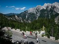 Ngay cả ở những nơi xa xôi như hẻm núi Vršič, Slovenia, người ta cũng có thể bắt gặp cửa hiệu nhận thanh toán bằng tiền mã hóa (Ảnh: Getty)