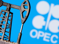 OPEC+ bất ngờ tuyên bố giảm sản lượng dầu mỏ có thể gây ra nhiều tác động tới nền kinh tế thế giới (Ảnh: Reuters)