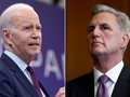 Tổng thống Mỹ Joe Biden và Chủ tịch Hạ viện Kevin McCarthy đạt được thoả thuận sơ bộ về trần nợ công mới (Ảnh: CNN)