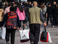 Người tiêu dùng Trung Quốc đang được hưởng lợi từ lạm phát thấp, nhưng dữ liệu mới cho thấy tốc độ tăng trưởng vẫn yếu ở nền kinh tế lớn thứ hai thế giới (Ảnh: Getty)
