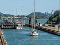 Tàu thuyền đi qua Miraflores Locks ở Kênh đào Panama. Ảnh: Getty.