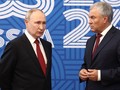 Tổng thống Nga Vladimir Putin và Chủ tịch Duma Quốc gia Vyacheslav Volodin tại Diễn đàn Nghị viện BRICS lần thứ 10 ở Saint Petersburg. Ảnh: Sputnik.