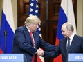 Tổng thống Mỹ Donald Trump bắt tay Tổng thống Nga Vladimir Putin trong cuộc họp báo chung ở Helsinki, Phần Lan, vào ngày 16/7/2018. Ảnh: Getty.
