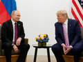 Tổng thống Nga Vladimir Putin và Tổng thống Mỹ Donald Trump trò chuyện trong cuộc gặp song phương tại hội nghị thượng đỉnh các nhà lãnh đạo G20 ở Osaka, Nhật Bản, ngày 28/6/2019. Ảnh: Reuters.