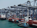 Hình ảnh chụp bằng máy bay không người lái cho thấy các container tại cảng Kwai Chung ở Hong Kong, Trung Quốc, vào ngày 3/4. Ảnh: Reuters.