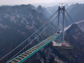 Công trường xây dựng Cầu Huajiang Grand Canyon trong bức ảnh chụp từ trên cao vào ngày 17/1. Ảnh: Getty.
