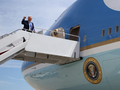 Tổng thống Mỹ Donald Trump lên chiếc Không lực Một tại Căn cứ chung Andrews, Maryland, vào ngày 12/5. Ảnh: Getty.