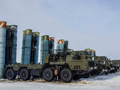 Hệ thống phòng không S-400 do Nga sản xuất. Ảnh: MW