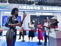 Một robot tương tác ra hiệu tại Triển lãm Trung Quốc-ASEAN ở Nam Ninh, Quảng Tây, vào tháng 9 năm ngoái. Ảnh: Xinhua.