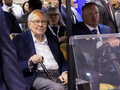 Ông Warren Buffett tham dự cuộc họp cổ đông thường niên của Berkshire Hathaway tại Omaha, Nebraska, Mỹ ngày 3/5/2024. Ảnh: Reuters.