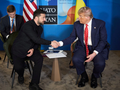 Tổng thống Mỹ Donald Trump và Tổng thống Ukraine Volodymyr Zelensky tham dự cuộc họp bên lề hội nghị thượng đỉnh NATO tại The Hague. Ảnh: Reuters.