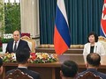 Bộ trưởng Ngoại giao Nga Sergey Lavrov và người đồng cấp Triều Tiên Choe Son Hui trong cuộc gặp tại Wonsan. Ảnh: Getty.