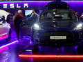 Tesla Model Y được trưng bày tại triển lãm Everything Electric tại trung tâm triển lãm và hội nghị quốc tế ExCeL London, Anh ngày 28/3/2024. Ảnh: Reuters.