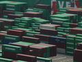 Các container được chụp ảnh tại một cảng công nghiệp ở Tokyo, Nhật Bản, ngày 2/7. Ảnh: Reuters.