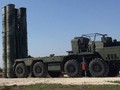 Bệ phóng tên lửa thuộc hệ thống S-400 của Nga. Ảnh: MW.