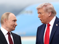 Tổng thống Mỹ Donald Trump nói chuyện với Tổng thống Nga Vladimir Putin tại Căn cứ chung Elmendorf-Richardson ở Anchorage, Alaska, ngày 15/8. Ảnh: Reuters.