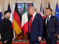 Tổng thống Mỹ Donald Trump, Tổng thống Ukraine Volodymyr Zelensky và Tổng thống Pháp Emmanuel Macron chụp ảnh tại Nhà Trắng hôm 18/8. Ảnh: Reuters.