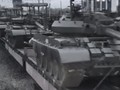 Xe tăng T-62M được vận chuyển bằng đường sắt. Ảnh: MW.
