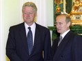Cựu Tổng thống Mỹ Bill Clinton và Tổng thống Nga Vladimir Putin vào ngày 5/6/2000 tại Moscow, Nga. Ảnh: Sputnik.