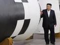 Chủ tịch Triều Tiên Kim Jong-un thị sát một địa điểm chưa được tiết lộ ở Triều Tiên. Ông Kim đã đến thăm một viện nghiên cứu phát triển ICBM vào hôm Chủ nhật tuần trước. Ảnh: KCNA.