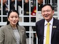 Ông Thaksin Shinawatra và con gái, bà Paetongtarn Shinawatra, đến Tòa án Tối cao hôm 9/9. Ảnh: Bloomberg.