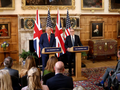 Tổng thống Mỹ Donald Trump và Thủ tướng Anh Keir Starmer tổ chức họp báo sau cuộc gặp tại Chequers, gần Aylesbury, Anh ngày 18/9. Ảnh: Reuters.