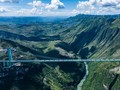 Cầu Grand Canyon Hoa Giang ở tây nam Trung Quốc mất 3 năm để xây dựng. Ảnh: Xinhua.