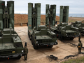 Bệ phóng tên lửa thuộc hệ thống S-400 của Nga. Ảnh: MW.