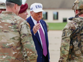 Tổng thống Donald Trump phát biểu với các thành viên quân đội trong chuyến thăm Fort Bragg để kỷ niệm ngày thành lập Quân đội Mỹ, tại North Carolina, Mỹ, ngày 10/6. Ảnh: Reuters.