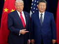 Tổng thống Mỹ Donald Trump chào đón Chủ tịch Trung Quốc Tập Cận Bình trước cuộc gặp song phương tại Căn cứ Không quân Gimhae ở Busan, Hàn Quốc, hôm 30/10. Ảnh: Reuters.