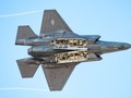 Chiến đấu cơ F-35A với khoang tên lửa trống. Ảnh: US Army.