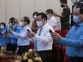 Các đại biểu tham gia nhắn tin ủng hộ tại Lễ phát động. Ảnh: Bộ TT&TT.