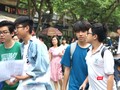 Học sinh ra về. Ảnh: Minh Thúy