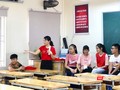 Giáo viên và học sinh trong giờ học. Ảnh: Minh Thúy