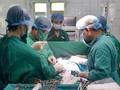 Các bác sĩ phẫu thuật cho cụ ông 91 tuổi