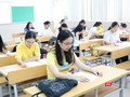 Thí sinh đọc đề thi (Ảnh: Minh Thúy)