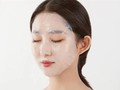Đắp mặt nạ thường xuyên không chỉ cải thiện làn da mà còn hạn chế làn da khô. 