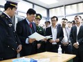 Thứ trưởng Bộ Y tế Đỗ Xuân Tuyên kiểm tra công tác phòng, chống dịch bệnh tại tỉnh Lạng Sơn. Ảnh: Bộ Y tế