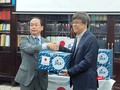 Cơ quan Hợp tác Quốc tế Nhật Bản (JICA) trao tặng lô hàng viện trợ cho Viện Vệ sinh Dịch tễ Trung ương để ứng phó với nCoV. Ảnh: Minh Thúy