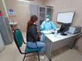 Bác sĩ thăm, khám cho bệnh nhân. Ảnh: Bệnh viện Bạch Mai