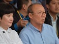 Ông Park Hang Seo và vợ. Ảnh: Lê Minh