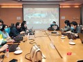Báo chí dự họp Ban Chỉ đạo phòng, chống dịch COVID-19 tại UBND TP. Hà Nội. Ảnh: Minh Thúy