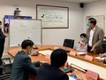 Thứ trưởng Thường trực Bộ Y tế Nguyễn Thanh Long chủ trì cuộc họp tháo gỡ ách tắc luồng hành khách nhập cảnh tại sân bay. Ảnh: Vũ Mạnh Cường