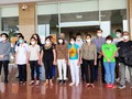 Các bệnh nhân được công bố khỏi bệnh tại Bệnh viện Bệnh Nhiệt đới Trung ương cơ sở 2. Ảnh: Minh Thúy 