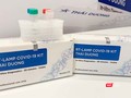2 bộ kit chẩn đoán phát hiện virus SARS-CoV-2 phát triển từ hai nghiên cứu khoa học đã được Công ty Sao Thái Dương thương mại hóa. Ảnh: Thanh Hằng